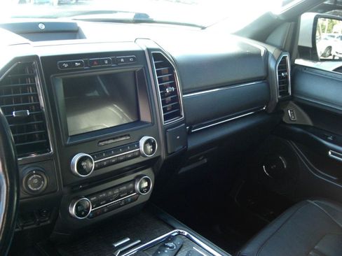 Used 2018 Ford Expedition Limited w/ Equipment Group 302A AWD/4WD image 10
