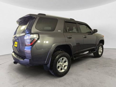 Used 2022 Toyota 4Runner SR5 Premium w/ Moonroof Package AWD/4WD image 5
