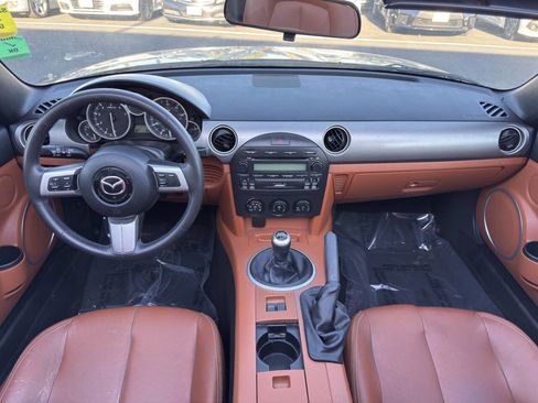 Used 2006 MAZDA MX-5 Miata Grand Touring w/ Premium Pkg image 19