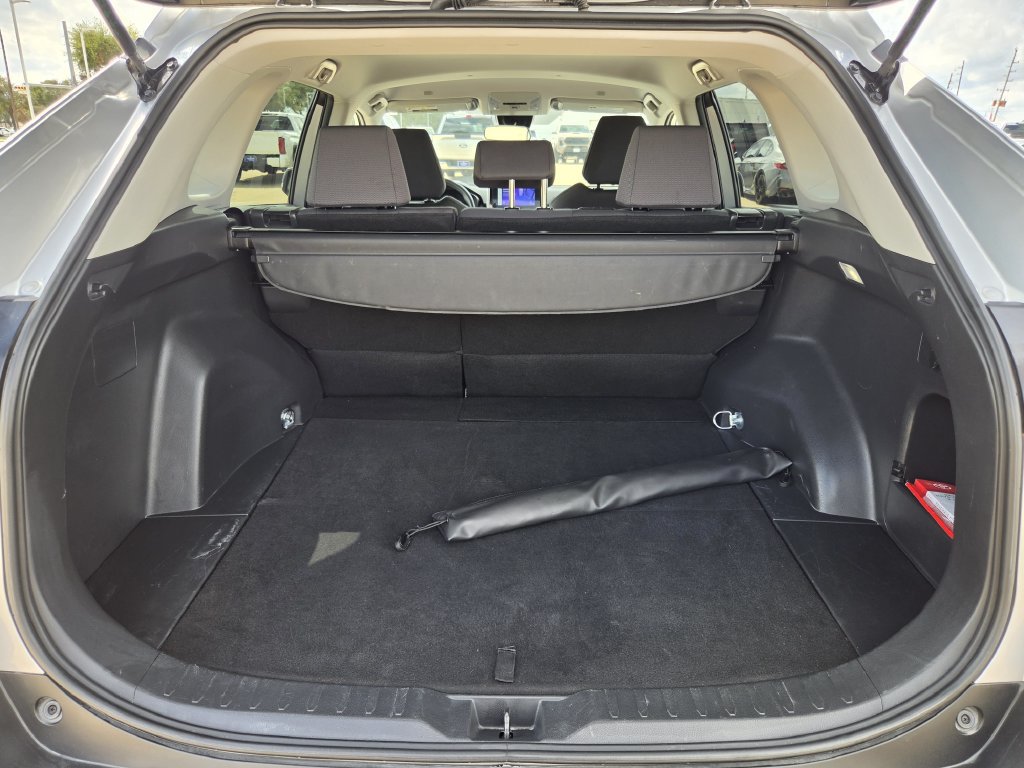 Used 2025 Toyota RAV4 XLE FWD image 30