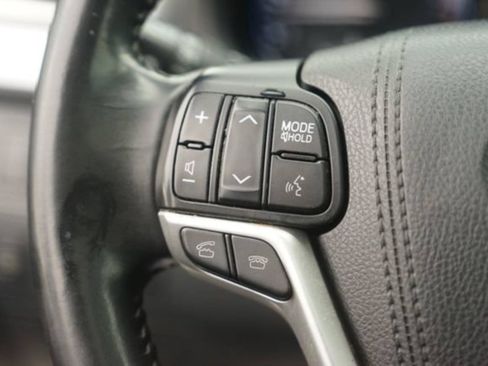 Used 2015 Toyota Highlander XLE FWD image 25