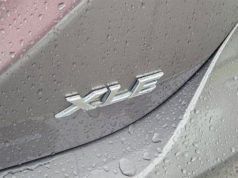 Certified 2018 Toyota Camry XLE image 7