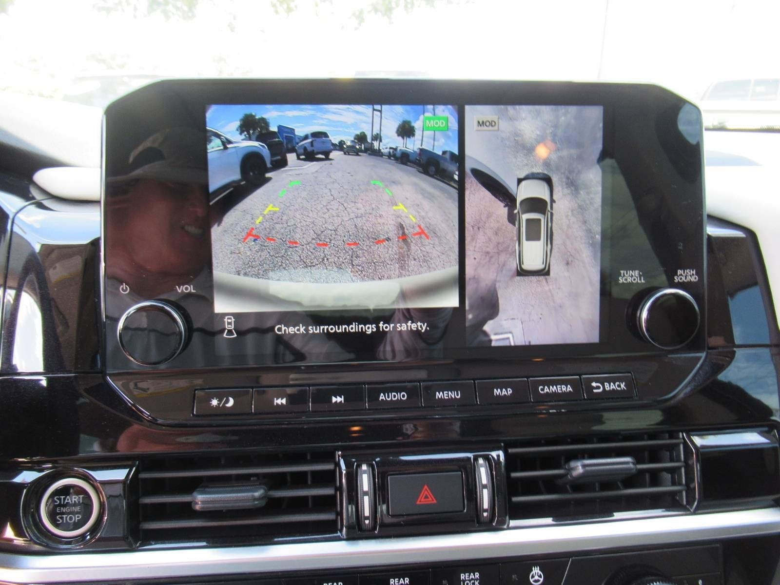 Used 2024 Nissan Pathfinder SL w/ SL Premium Package FWD image 31