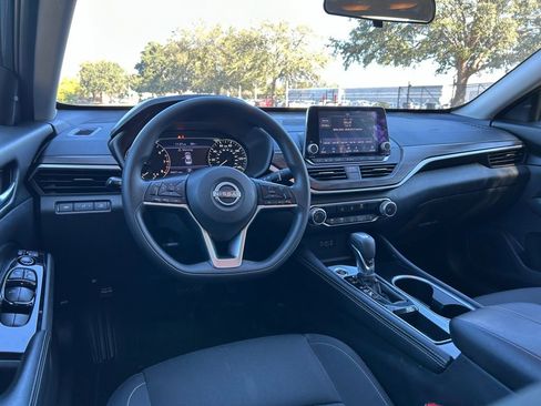 Used 2023 Nissan Altima 2.5 SV image 12
