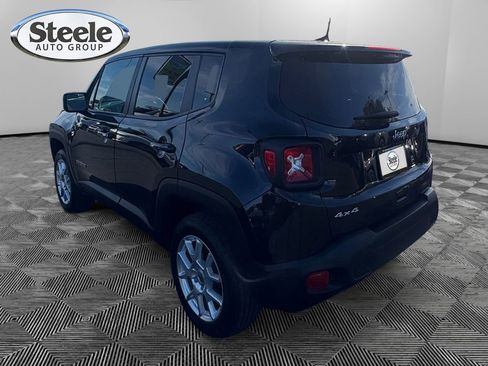 Used 2023 Jeep Renegade Latitude image 3