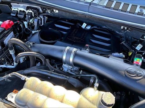 Used 2018 Ford F150 Lariat w/ Equipment Group 502A Luxury image 31