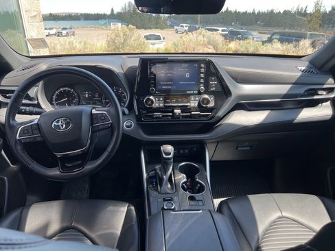 Used 2021 Toyota Highlander XSE AWD/4WD image 10