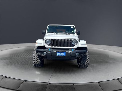 Used 2024 Jeep Wrangler Unlimited w/ Convenience Group AWD/4WD image 8