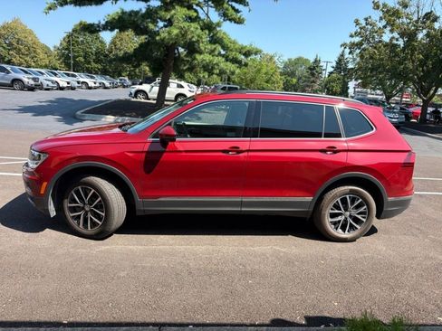 Used 2020 Volkswagen Tiguan SE AWD/4WD image 2