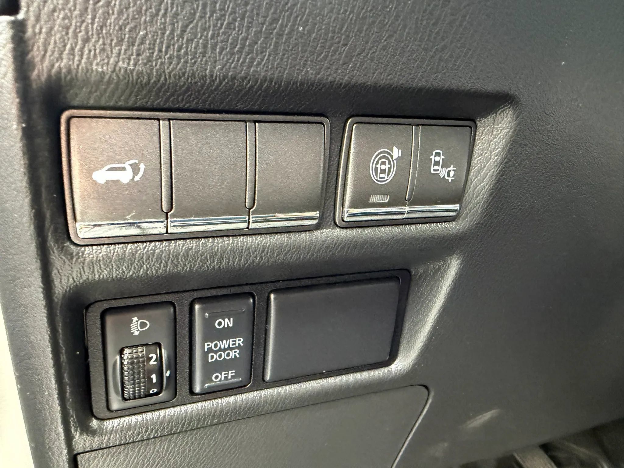 Used 2015 INFINITI QX80 4WD w/ Theater Package image 16
