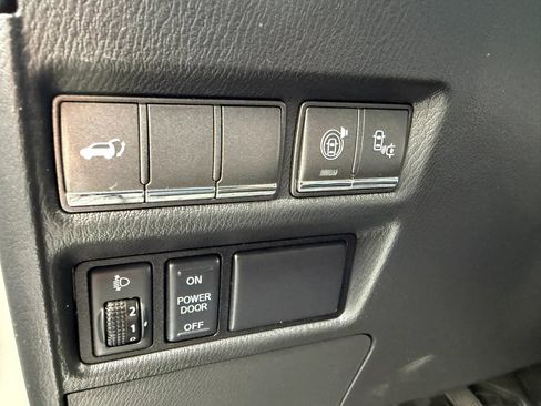 Used 2015 INFINITI QX80 4WD w/ Theater Package image 16