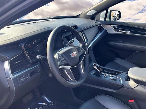 Certified 2025 Cadillac XT5 Premium Luxury image 17
