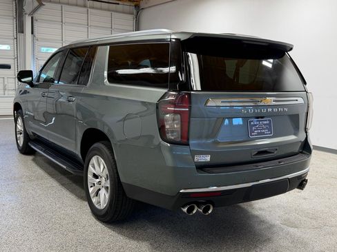 Used 2023 Chevrolet Suburban Premier RWD image 2
