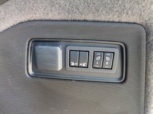 Used 2023 Cadillac Escalade Premium Luxury image 49