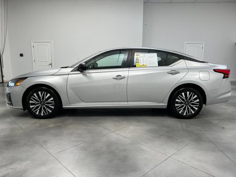 Used 2024 Nissan Altima 2.5 SV AWD/4WD image 5
