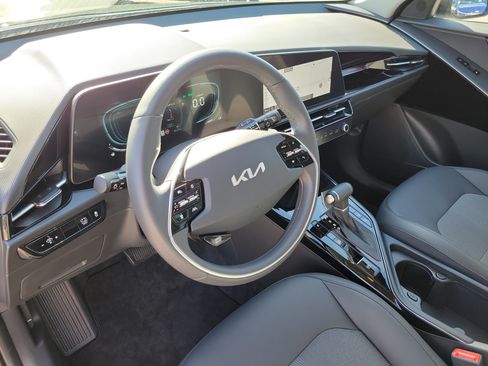 Certified 2025 Kia Niro EX FWD image 22
