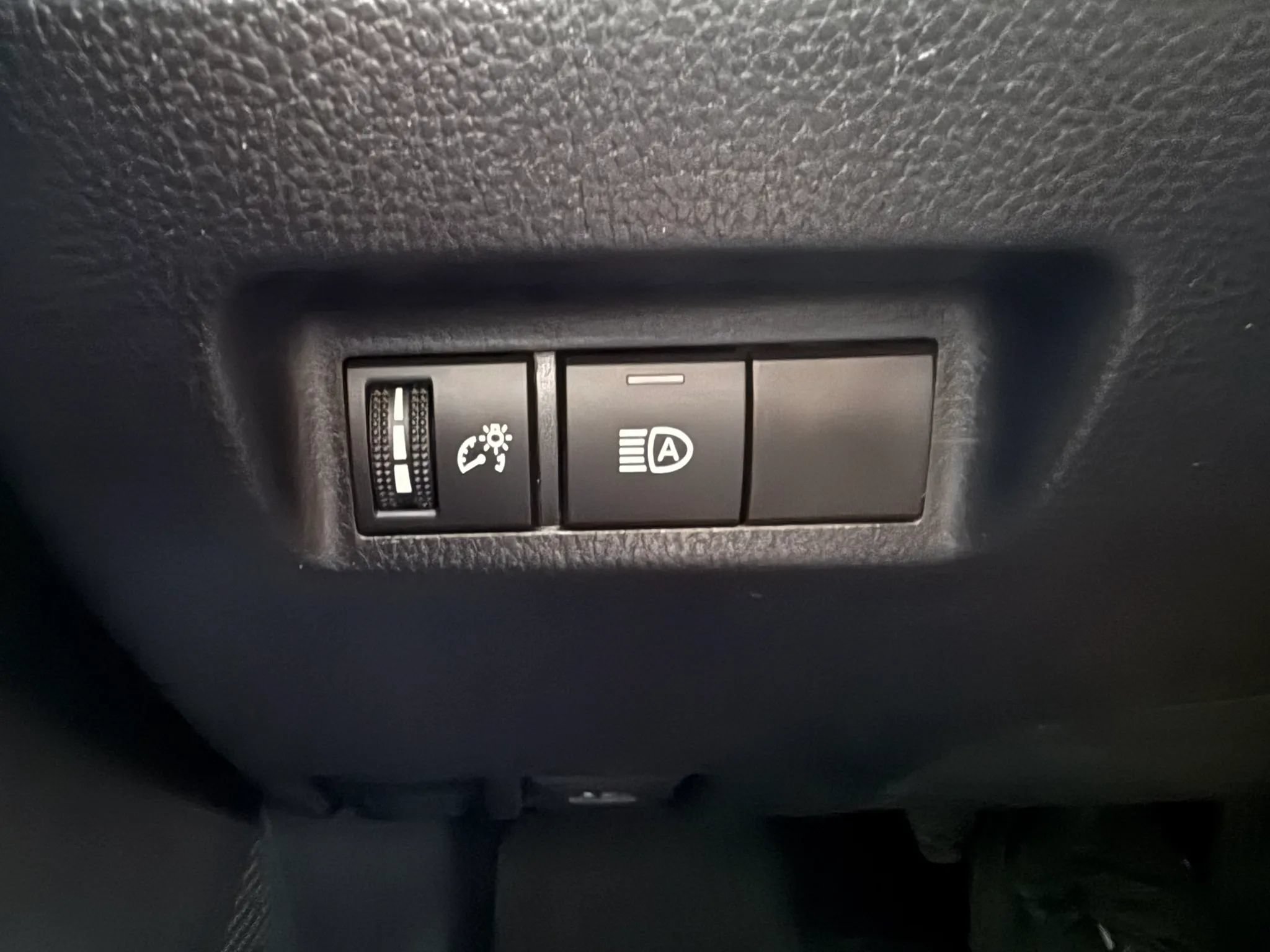 Used 2025 Toyota RAV4 LE AWD/4WD image 28
