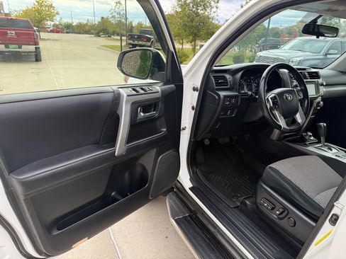 Used 2018 Toyota 4Runner SR5 Premium image 8