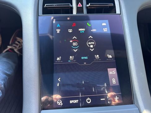 Used 2022 Porsche Taycan image 20