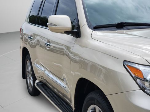 Used 2014 Lexus LX 570 4WD image 39