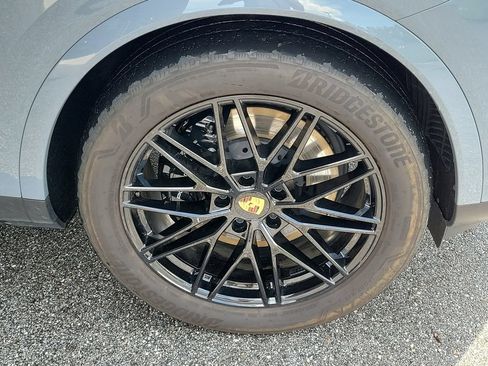 Certified 2024 Porsche Cayenne Coupe AWD/4WD image 13