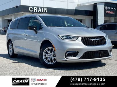 Used 2024 Chrysler Pacifica Touring-L