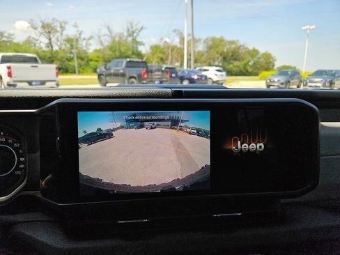Used 2025 Jeep Wrangler Unlimited Sport AWD/4WD image 15
