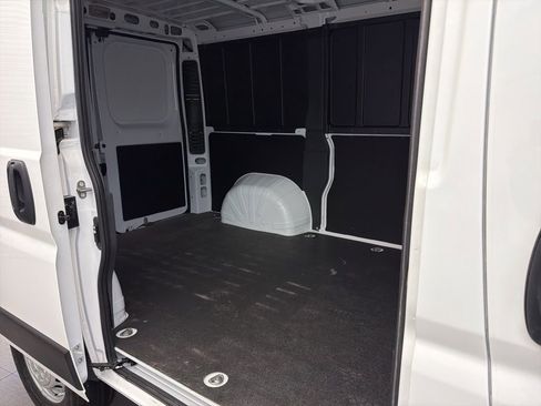 New 2026 RAM ProMaster 1500 w/ Storage Group FWD image 4
