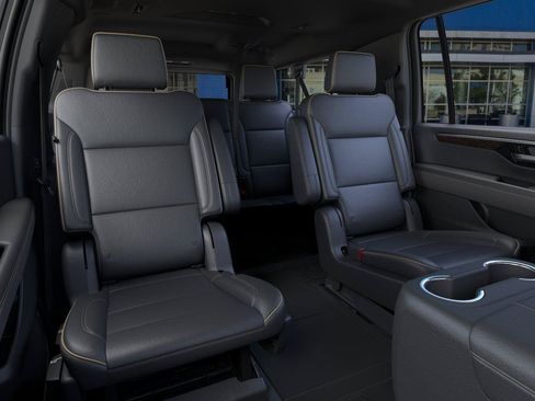 New 2026 Chevrolet Suburban Premier w/ Sun And Tow Package AWD/4WD image 17
