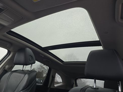 Used 2023 Acura MDX w/ Technology Package image 3