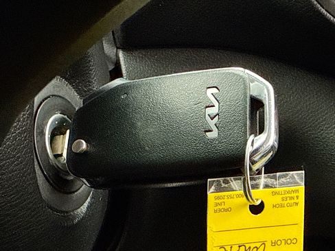 Used 2023 Kia Soul LX image 9