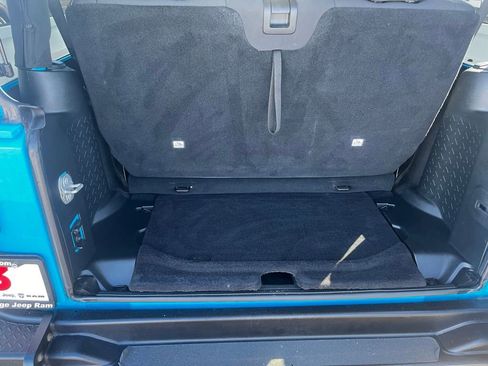 Used 2018 Jeep Wrangler Rubicon w/ Power Convenience Group image 28