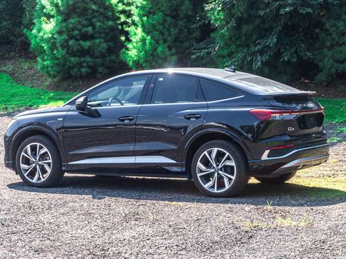 Used 2023 Audi Q4 e-tron Prestige image 5