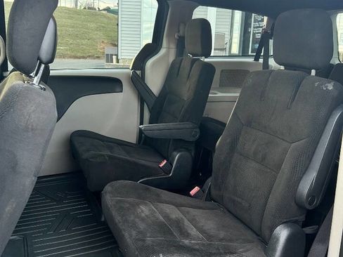 Used 2016 Dodge Grand Caravan SE FWD image 11