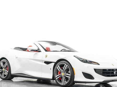 Used 2019 Ferrari Portofino RWD image 32