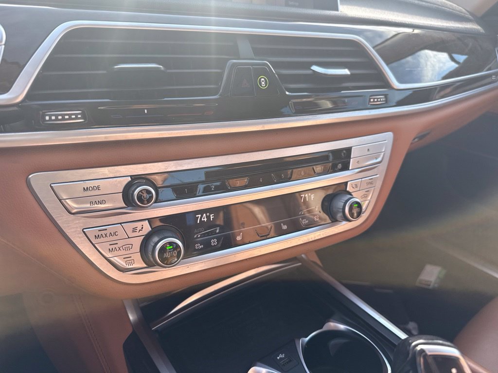 Used 2020 BMW 740i RWD image 19