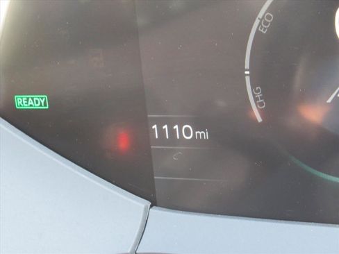 Used 2025 Toyota Prius XLE image 29