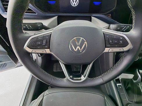 Used 2024 Volkswagen Taos SE AWD/4WD image 11