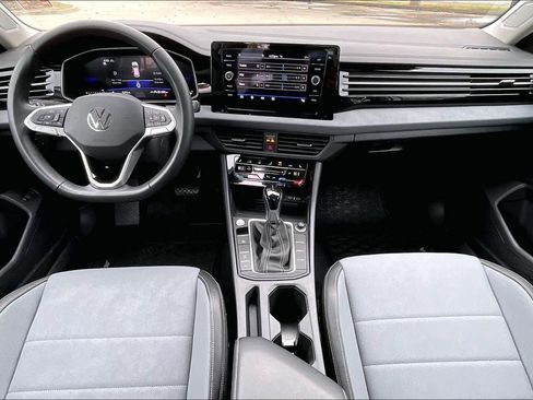 Used 2025 Volkswagen Jetta SE image 14