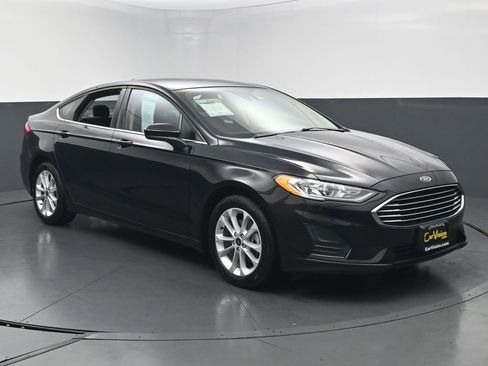 Used 2020 Ford Fusion SE FWD image 3