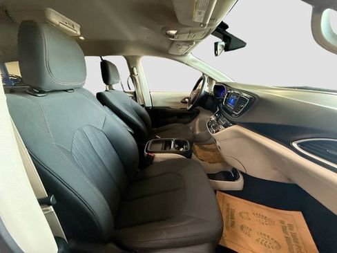 Used 2019 Chrysler Pacifica Touring Plus w/ Tire & Wheel Group image 27