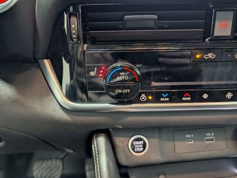 Used 2023 Nissan Rogue Platinum w/ Platinum Premium Package image 23