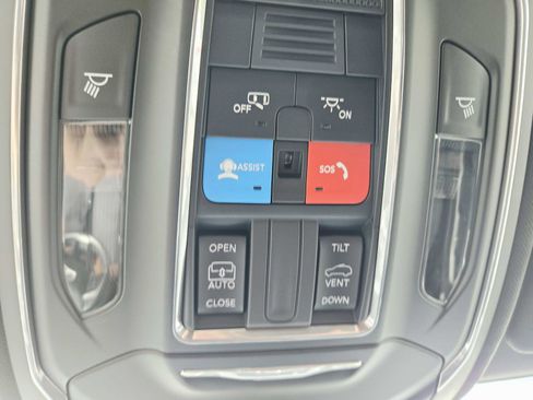 Used 2025 Jeep Grand Cherokee Laredo X RWD image 34