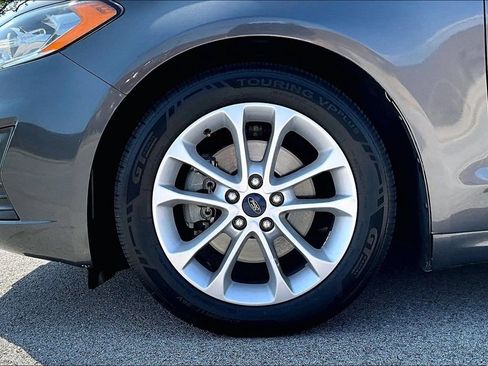 Used 2020 Ford Fusion SE FWD image 9