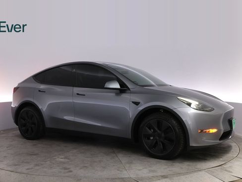 Used 2025 Tesla Model Y Long Range AWD/4WD image 14