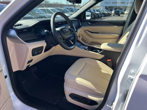 New 2026 Jeep Grand Cherokee L Limited AWD/4WD image 13