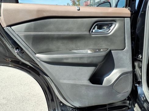 Used 2022 Nissan Rogue SV w/ SV Premium Package image 33