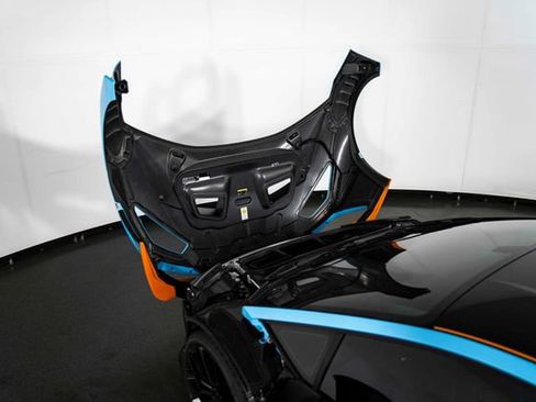 Used 2021 Lamborghini Huracan STO RWD image 25