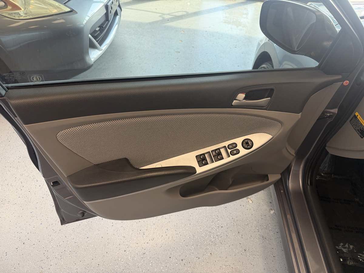 Used 2013 Hyundai Accent GLS FWD image 25