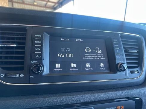 Used 2019 Kia Sedona LX image 24